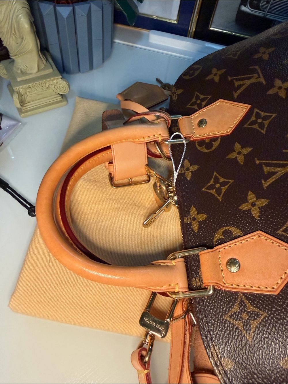 Authentic Louis Vuitton alma PM Monogram with strap,dusty,organizer,COA ❤️🤎❤️ - Picture 9 of 16
